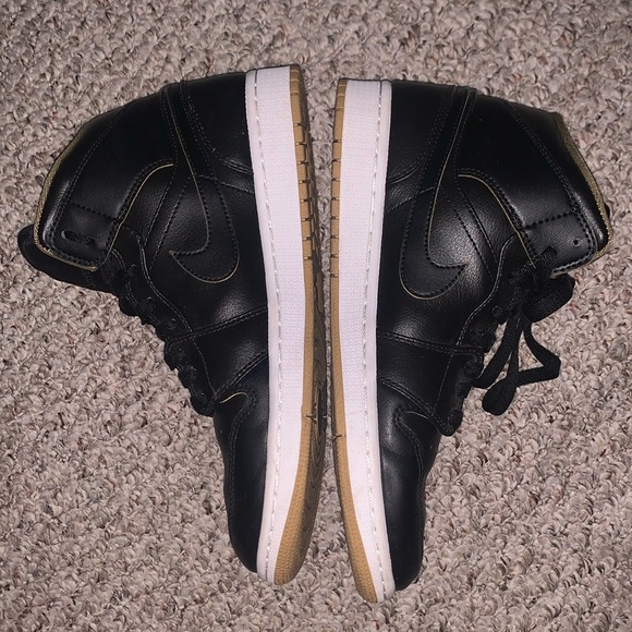 Men’s Mid Rise Nike Air Jordans - Black on Black with Army green Detail - Picture 3 of 6